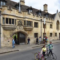 Image of Pembroke College entrance